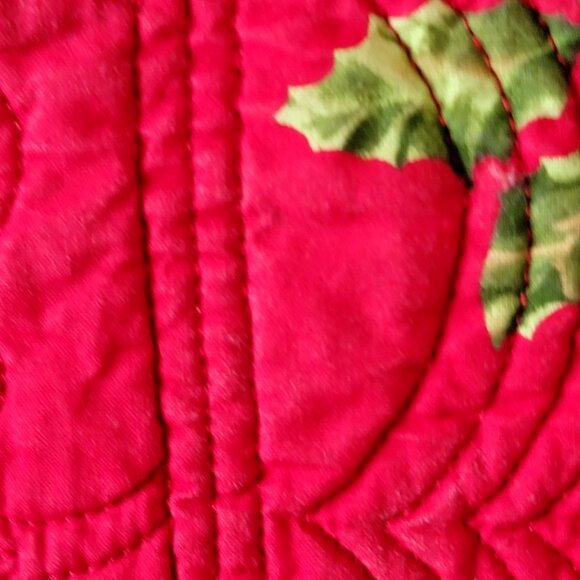 Vtg 80s 90s Y2K Quilted Red Christmas Table Runner With Holly Berry Design - Picture 3 of 10